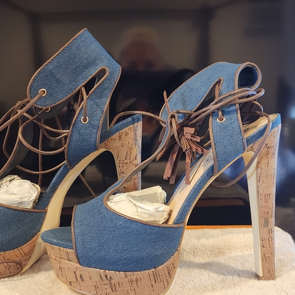 Shoes - Picture 4 of 5